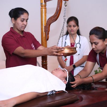 Tapasya Health & Wellness Hotel Jaysingpur Екстериор снимка